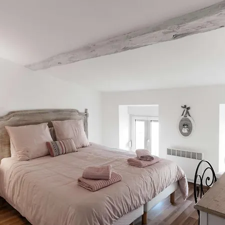 Le Tranquille Characterful Apartment